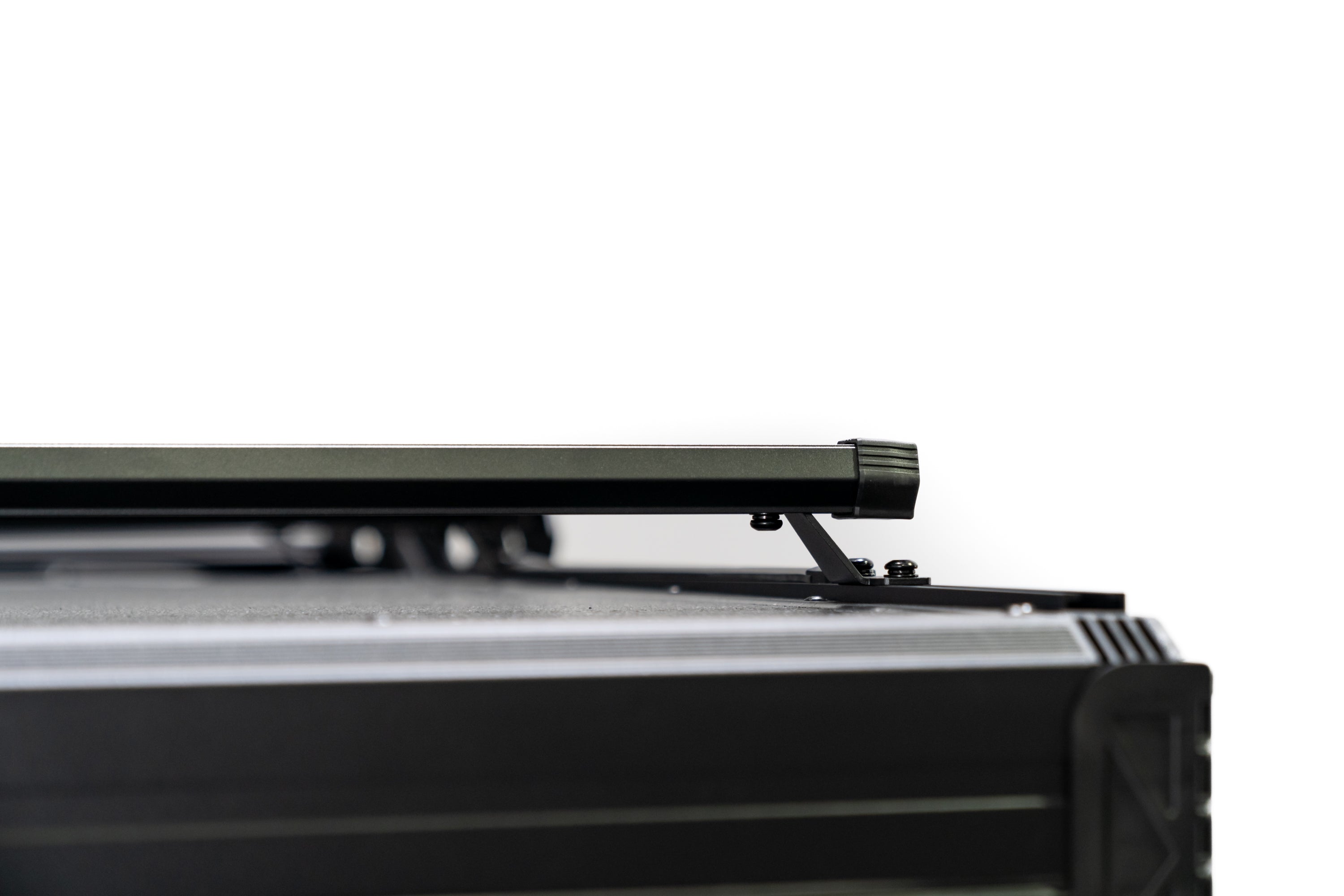 Up close photo of the crossbar on the FSR Nova rooftop tent.