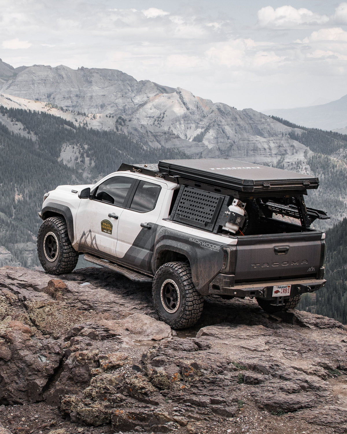 Aspen Pro XL - Clamshell Rooftop Tent – Free Spirit Recreation
